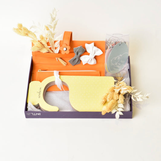 Elegant Lady Munchkin Gift Set