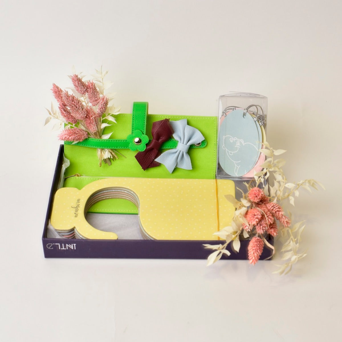 Elegant Lady Munchkin Gift Set