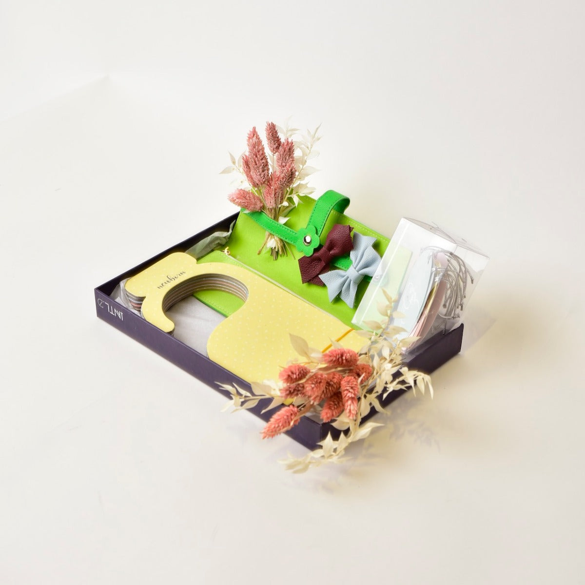 Elegant Lady Munchkin Gift Set